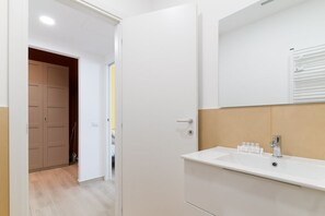 Shower, bidet - GuestHost - Cozy Studio Apartment Milan- Bande Nere M1 (Milano)