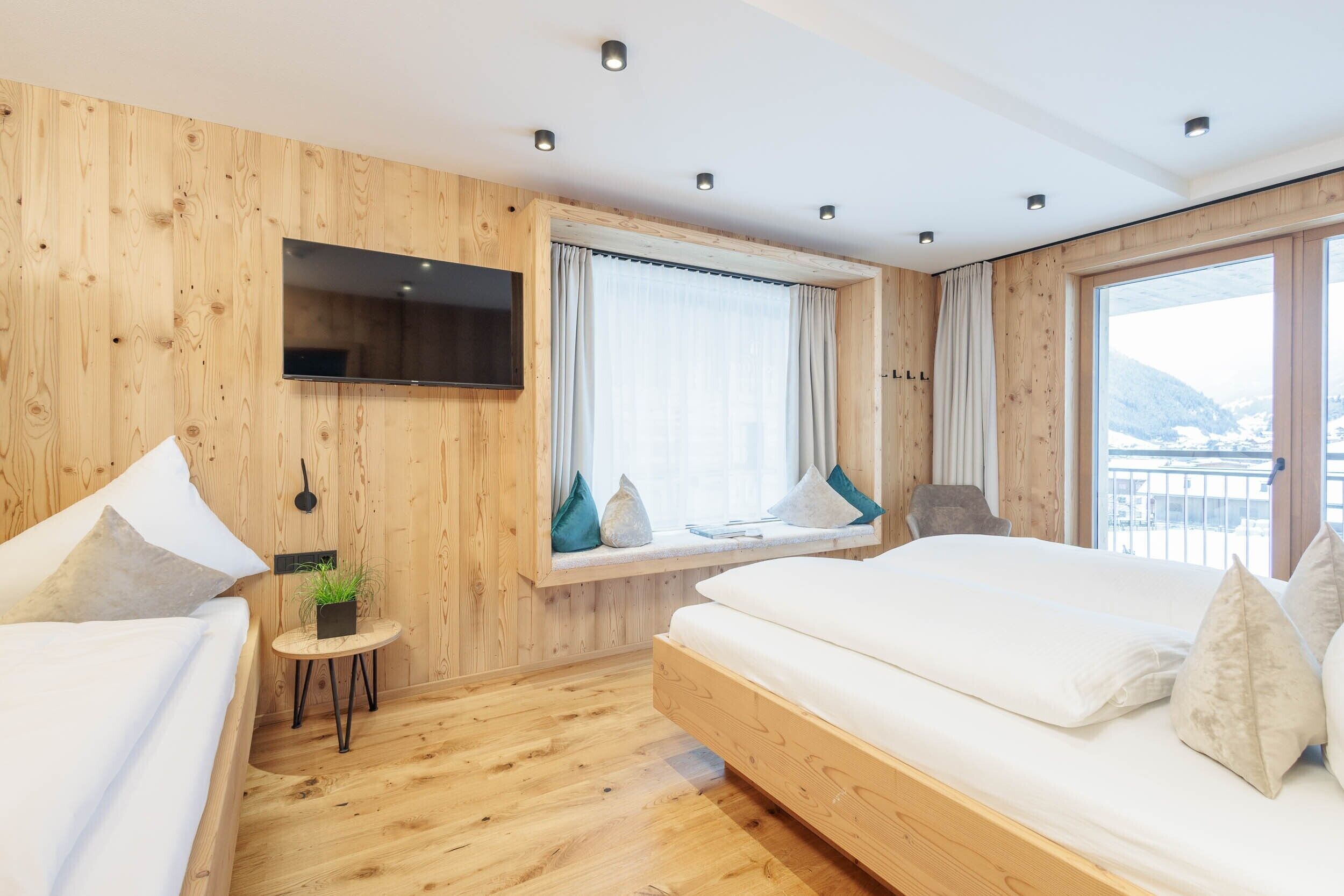 3 bedrooms, free WiFi, bed sheets, wheelchair access