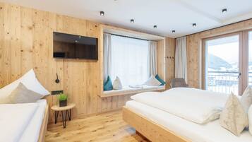 3 bedrooms, free WiFi, bed sheets, wheelchair access