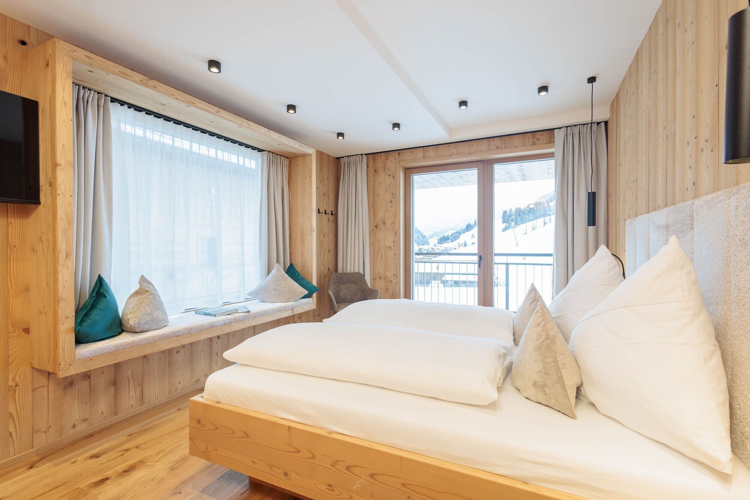 3 bedrooms, free WiFi, bed sheets, wheelchair access