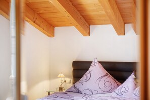 1 bedroom, iron/ironing board, free WiFi, bed sheets - Apartment 'Gallist' with Mountain View, Balcony and Wi-Fi (Oberammergau)