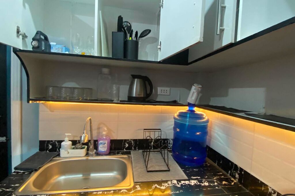 冰箱、炉灶、电热水壶、厨具/餐具