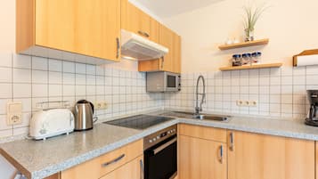 Fridge, microwave, oven, coffee/tea maker