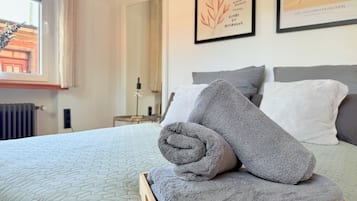 2 slaapkamers, een strijkplank/strijkijzer, gratis wifi, beddengoed