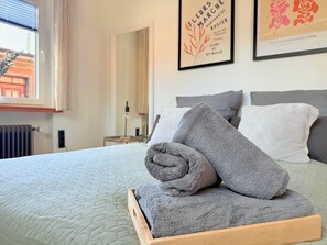 2 chambres, fer et planche à repasser, accès au Wi-Fi (inclus)