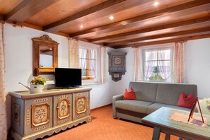 TV, mesa de pingue-pongue