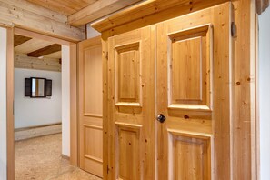 Interior - Apartment 'Schwarzwaldstube' with Mountain View, Shared Terrace and Wi-Fi (Titisee-Neustadt)