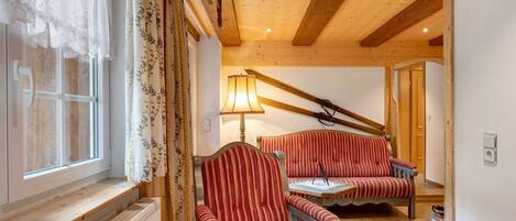 Tv och ett bordtennisbord