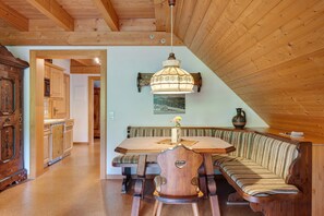 Dining - Apartment 'Nord' with Mountain View, Shared Terrace and Wi-Fi (Titisee-Neustadt)