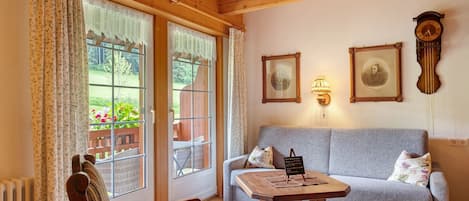 TV, tavolo da ping pong