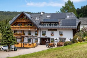 Exterior - Apartment 'Nord' with Mountain View, Shared Terrace and Wi-Fi (Titisee-Neustadt)