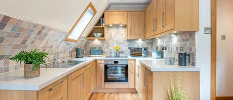 Fridge, microwave, oven, cookware/dishes/utensils