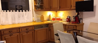 Ferienhaus 'Fewo Zum Huberts Schweinchen' mit Bergblick und Wi-Fi