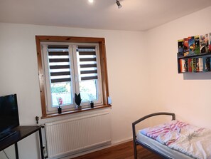 4 bedrooms, free WiFi, bed sheets