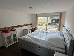 1 bedroom, iron/ironing board, free WiFi, bed sheets - Apartment 'Josef' with Mountain View, Private Terrace and Wi-Fi (Lindlar)