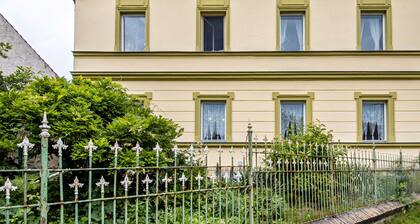 Ferienwohnung 'Creutzer' mit gemeinsamer Terrasse, privatem Garten und Wi-Fi