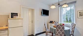 Apartment 'Creutzer' with Shared Terrace, Private Garden and Wi-Fi