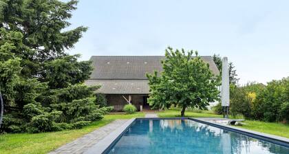 Farmstead 'Vierseitenhof' with Private Pool, Private Terrace and Wi-Fi