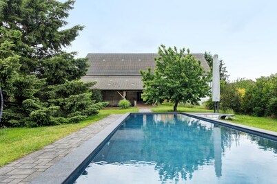 Farmstead 'Vierseitenhof' with Private Pool, Private Terrace and Wi-Fi
