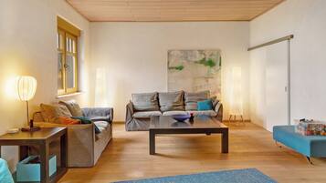 TV, fireplace, stereo