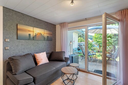 Ferienwohnung 'Sonnenschein' mit Gemeinschaftspool, privater Terrasse und WLAN