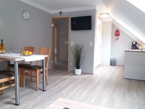 Dining - Paradise in the Black Forest: Apartment 'Paradies' with Mountain View, Shared Terrace & Wi-Fi (Bad Peterstal-Griesbach)