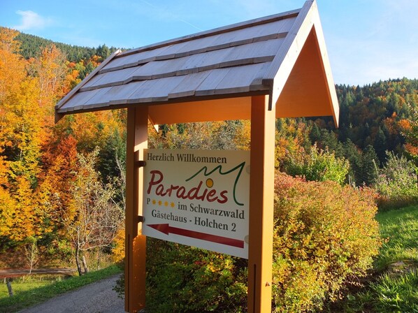 Property grounds - Apartment 'Paradies' with Mountain View, Shared Terrace and Wi-Fi (Bad Peterstal-Griesbach)