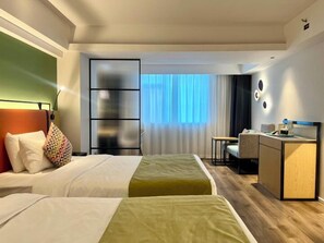 Comfort-Doppelzimmer, Hügelblick | Hochwertige Bettwaren, Zimmersafe, Schreibtisch