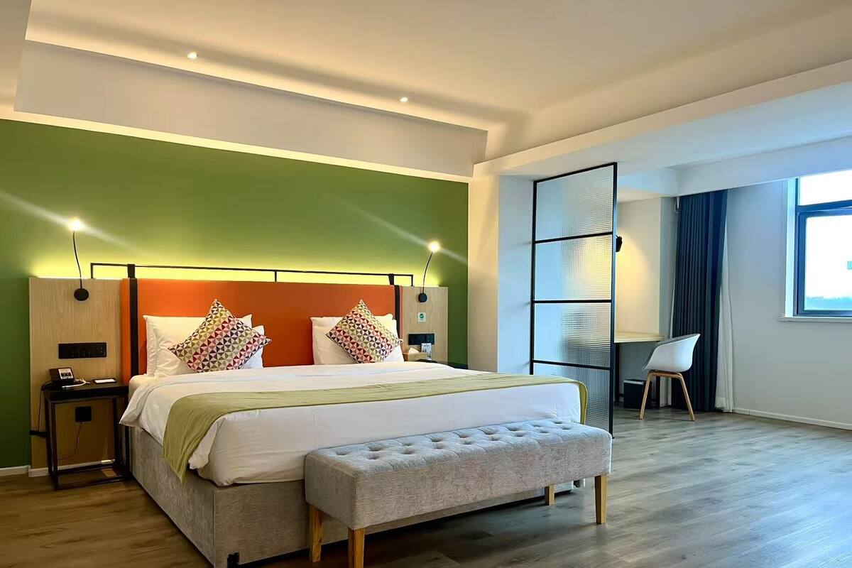 ห้องคอมฟอร์ทซิงเกิล, เครื่องปรับอากาศ, วิวภูเขา | เครื่องนอนระดับพรีเมียม, ตู้นิรภัยในห้องพัก, โต๊ะทำงาน