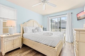 3 bedrooms, desk, iron/ironing board, free WiFi