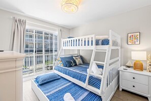 3 bedrooms, desk, iron/ironing board, free WiFi
