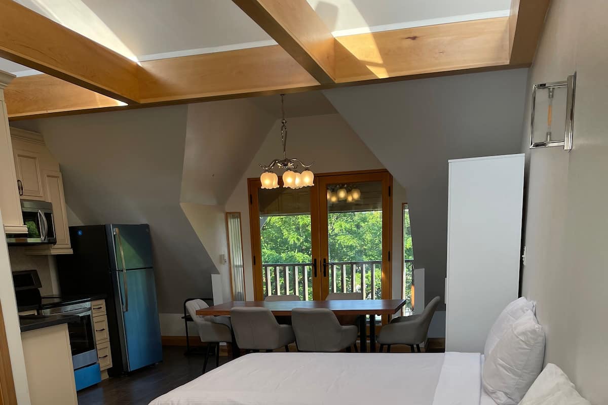 Loft Deluxe, balcon, vue sur la ville | 1 chambre, accĂšs au Wi-Fi (inclus)