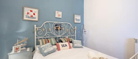 1 bedroom, iron/ironing board, bed sheets