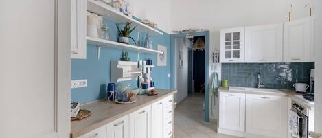 Oven, stovetop, dishwasher, toaster