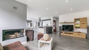 Télévision, cheminée