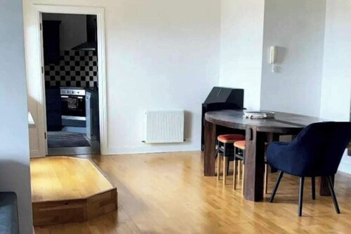 3Br Apartment - Sleeps 7 - Free Parking - Athy