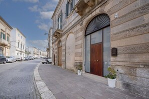 تفاصيل الفندق من الخارج