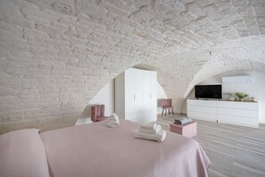 1 bedroom, in-room safe, iron/ironing board, WiFi