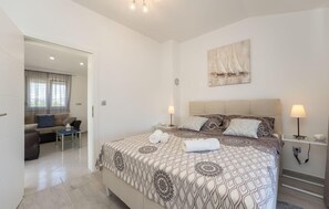 3 bedrooms, free WiFi, bed sheets - Awesome home in Privlaka (Privlaka)