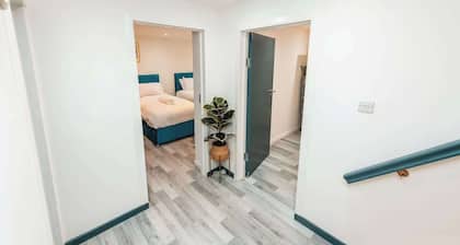 Sale 2-Bedroom Apt, Sleeps 5 with Free Parking