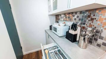 Fridge, microwave, stovetop