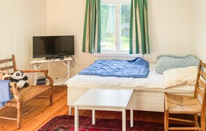 4 quartos, ferros/tábuas de passar roupa, berço de viagem
