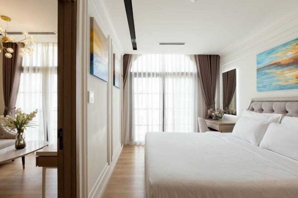 Blackout curtains, soundproofing, free WiFi, bed sheets