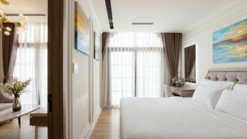 One-Bedroom Superior Apartment | Blackout curtains, soundproofing, free WiFi, bed sheets