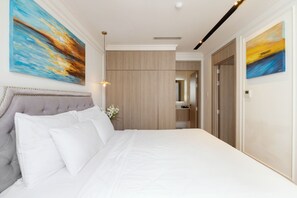 Blackout curtains, soundproofing, free WiFi, bed sheets - S Home Apartment by DDH (Ho Chi Minh City)