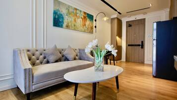 One-Bedroom Superior Apartment | Blackout curtains, soundproofing, free WiFi, bed sheets