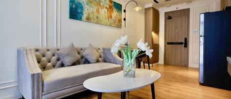 One-Bedroom Superior Apartment | Blackout drapes, soundproofing, free WiFi, bed sheets