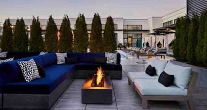 Penthouse w/ Outdoor Pool + Rooftop Terrace