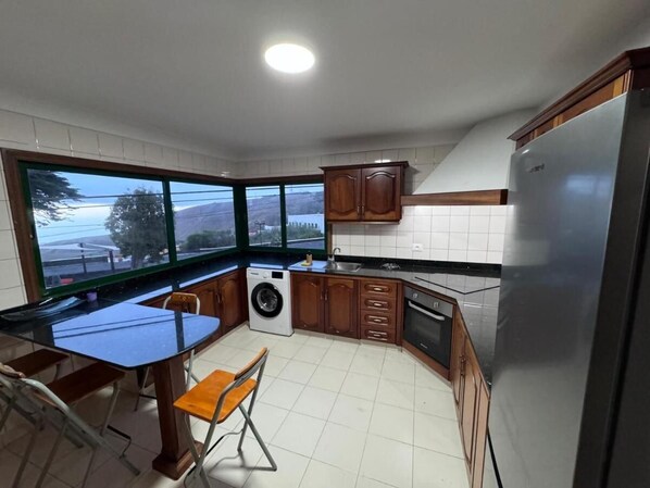 Fridge, microwave, oven, coffee/tea maker