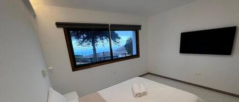 2 bedrooms, bed sheets